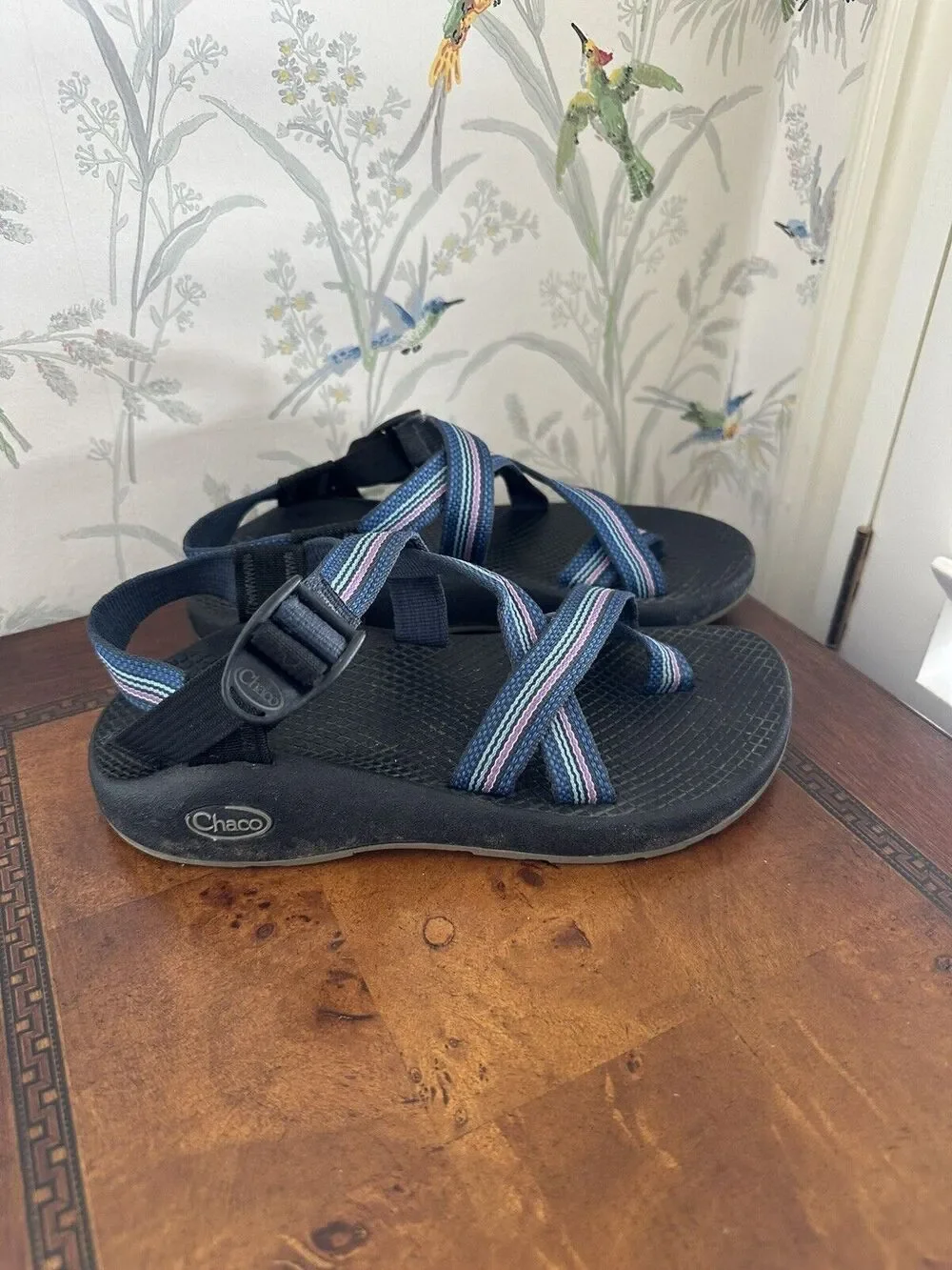 Chaco sport sandals womens size 6 blue and pink S24